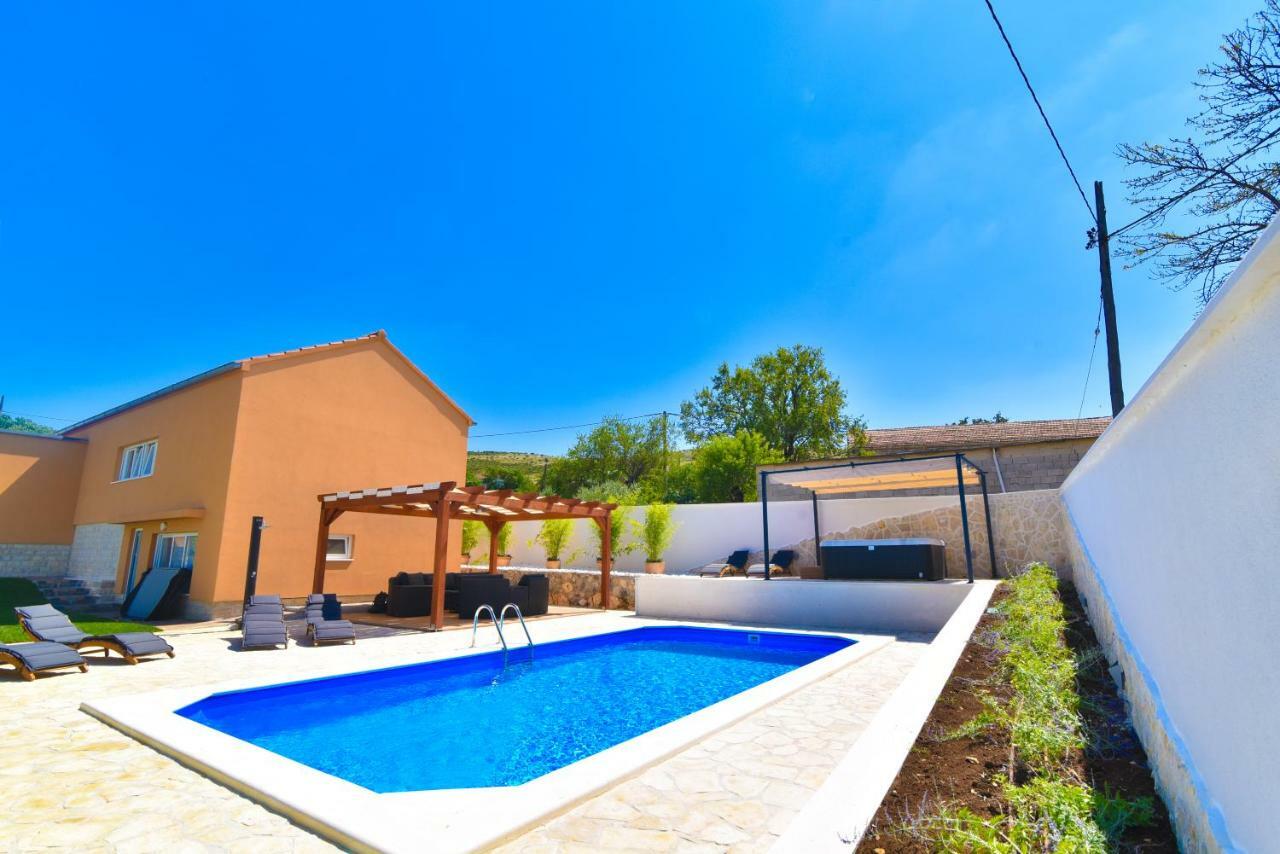 Villa Village Idylle With Heated Pool, Sauna, Jacuzzy And Private Parking Сукошан Экстерьер фото